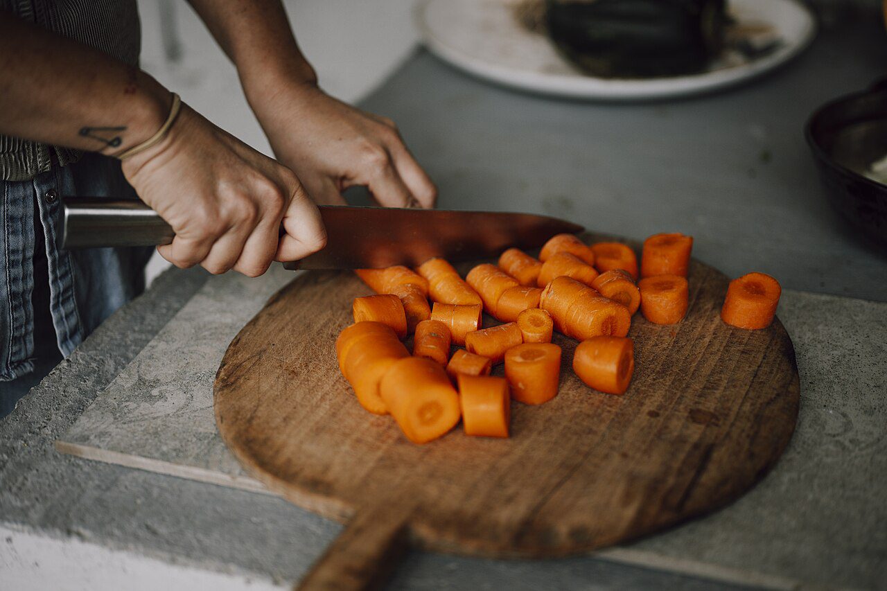 Kitchen Habits That Quietly Save You Money Every Week