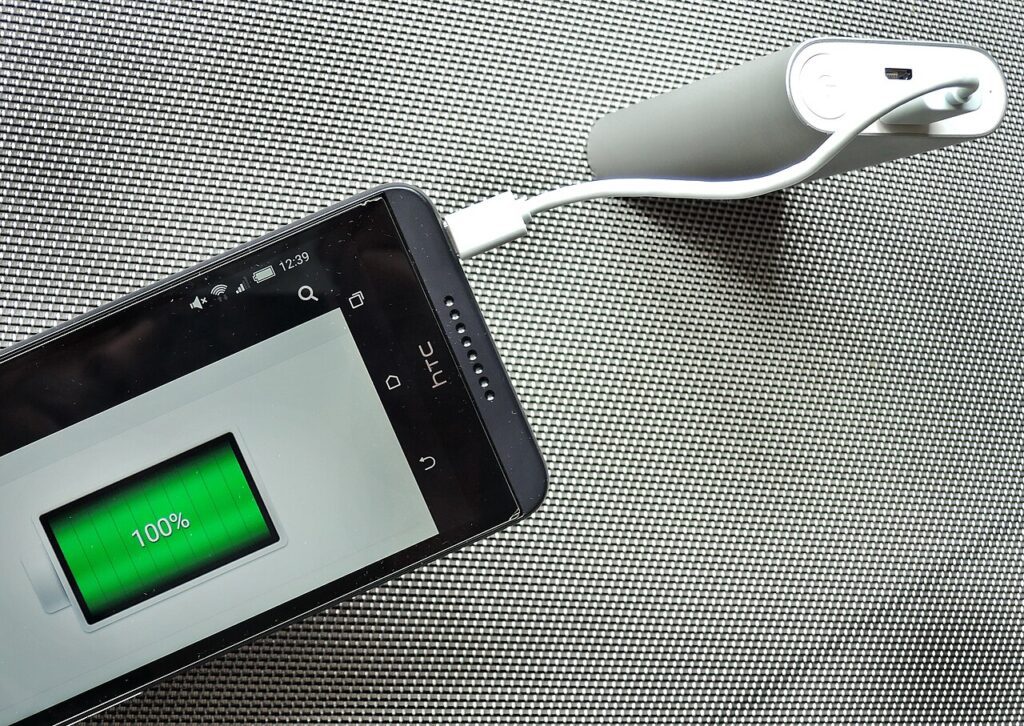 smartphone charging on a desk for tips to make a phone last all day