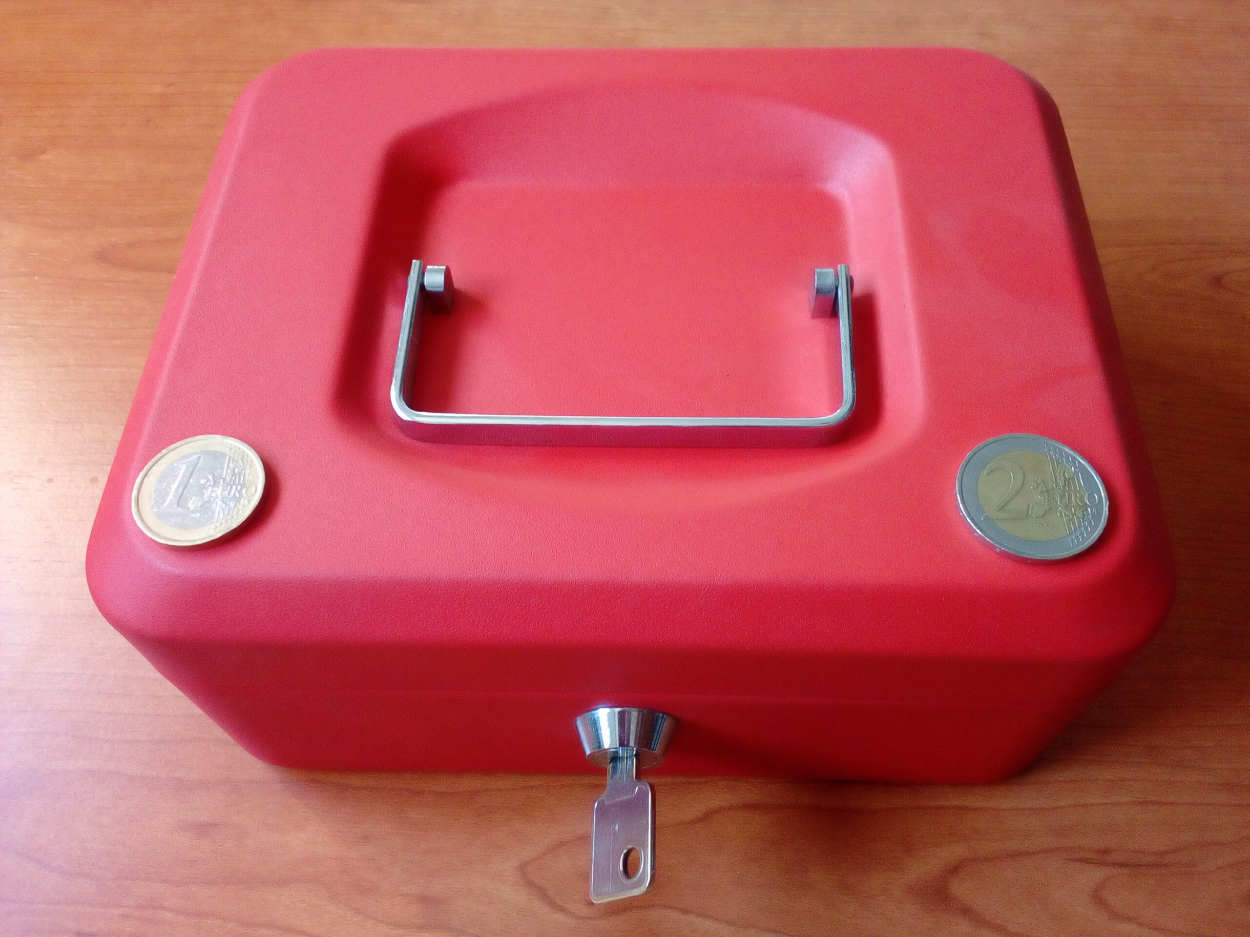 A small money box used to illustrate money-saving tech habits