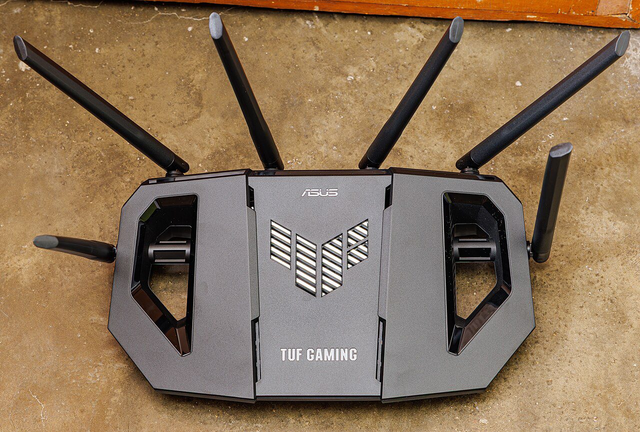 home Wi-Fi router with antennas for a guest network setup