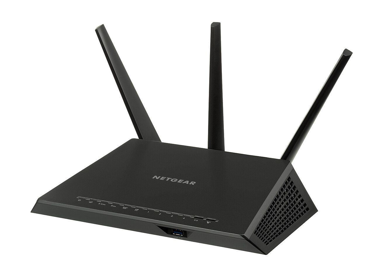 Home Wi-Fi router with antennas for improving home Wi-Fi speed